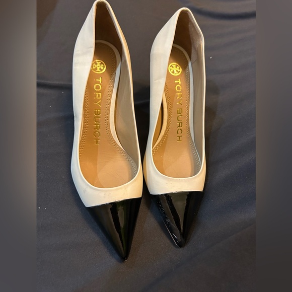 Tory Burch Cap-Toe Pumps Cream and Black Patent pointy Like new - Picture 7 of 8